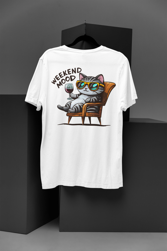 Wine Lover's Cat T-Shirt – Purr-fect Weekend Mood